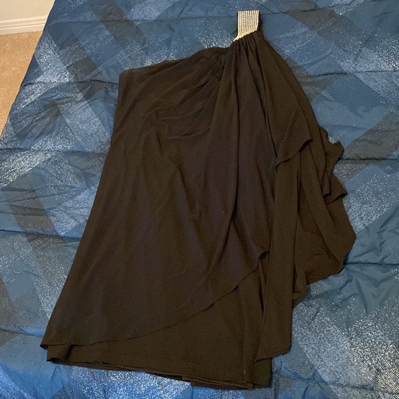 Le chateau Black single shoulder dress Medium - Picture 2 of 4